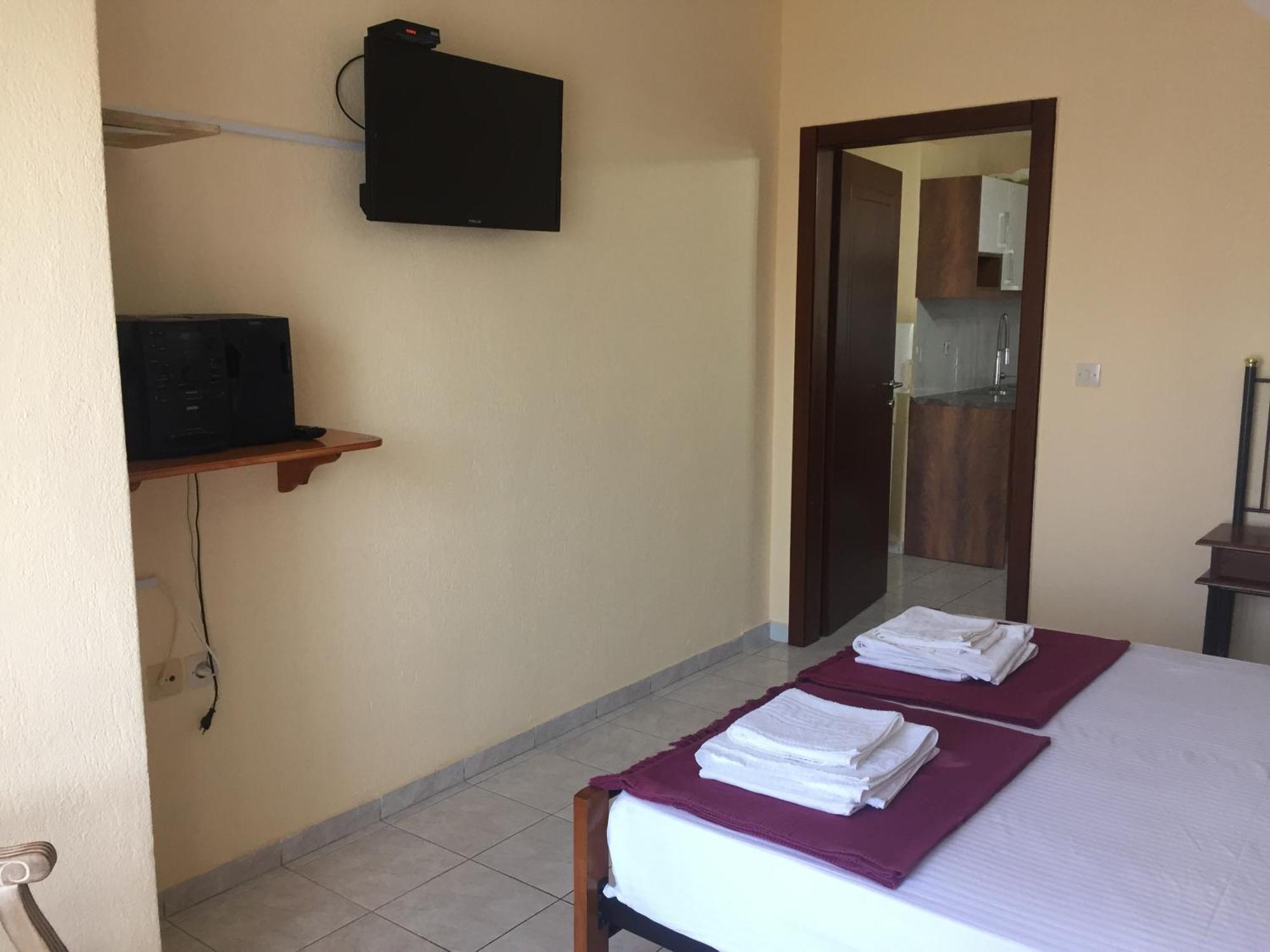 Villa Askamnia And Suites Nikiti  Room photo
